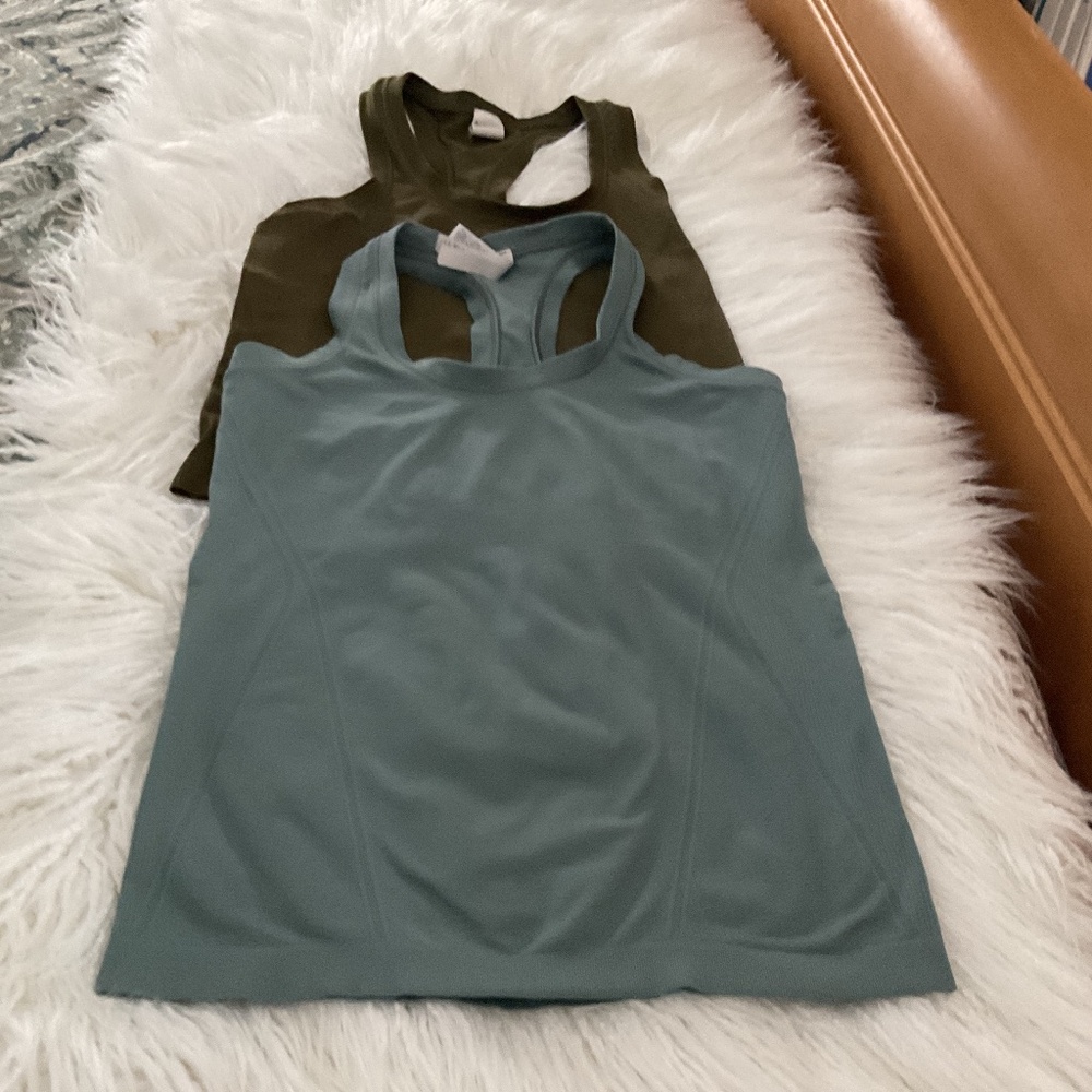 Athleta Momentum seamless tank Bundle